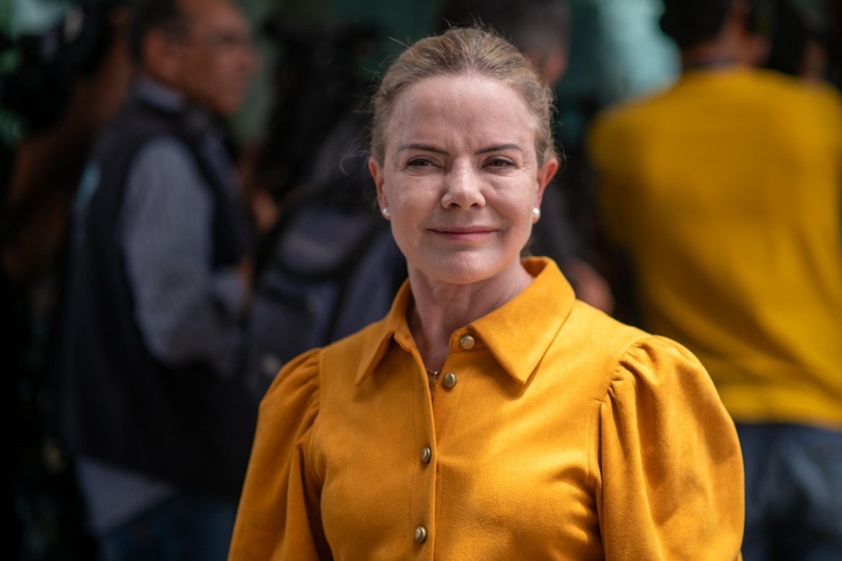 gleisi-tenta-“pegar-carona”-em-lista-de-ancelotti-para-promover-lula