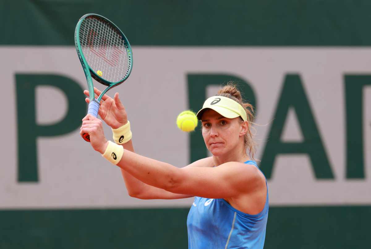 bia-haddad-sofre-virada-em-estreia-e-e-eliminada-de-roland-garros