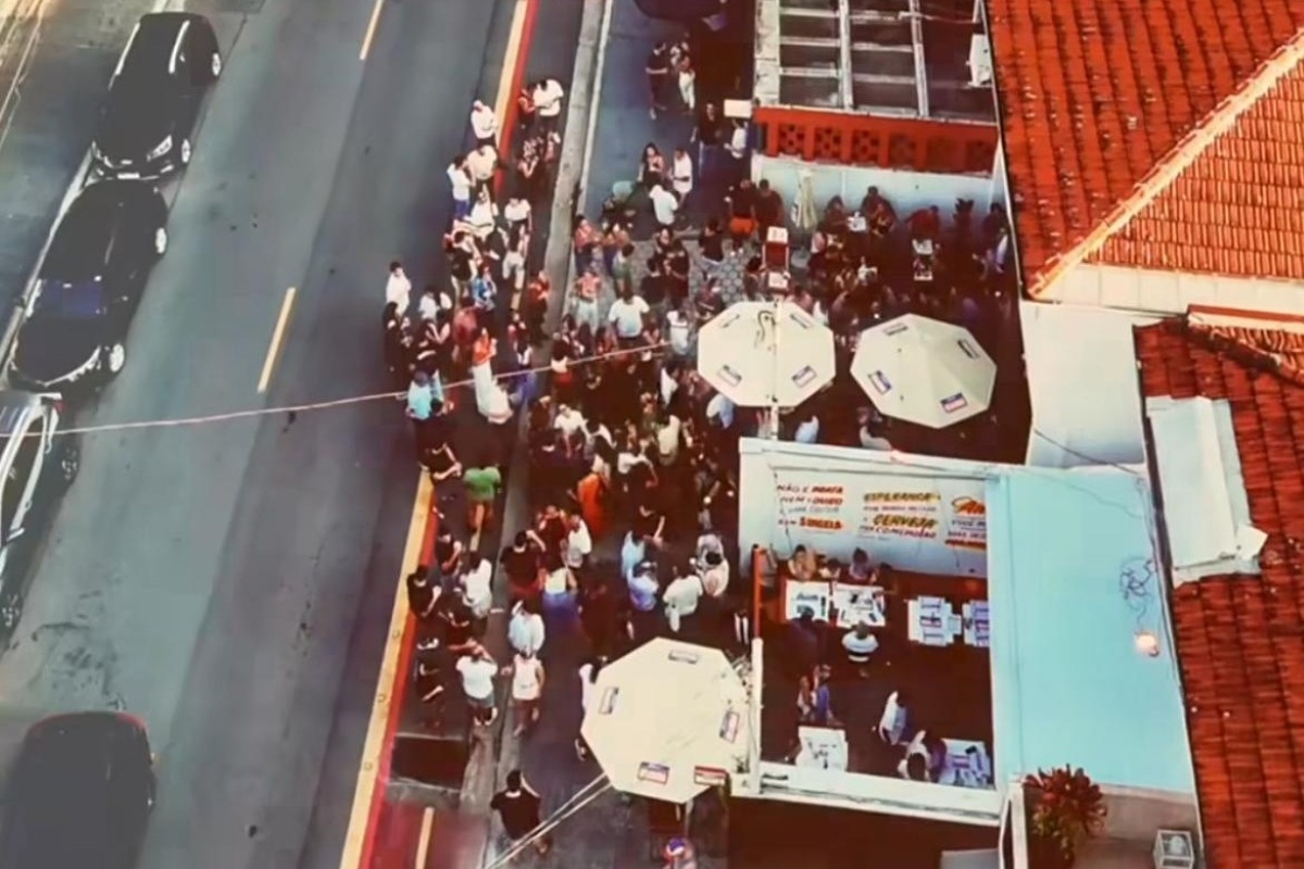 moradores-denunciam-bares-que-lotam-rua-em-sp:-“clientes-defecam”