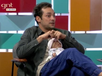 eduardo-sterblitch-revela-desejo-sexual-dos-fas-por-freddie-mercury-prateado