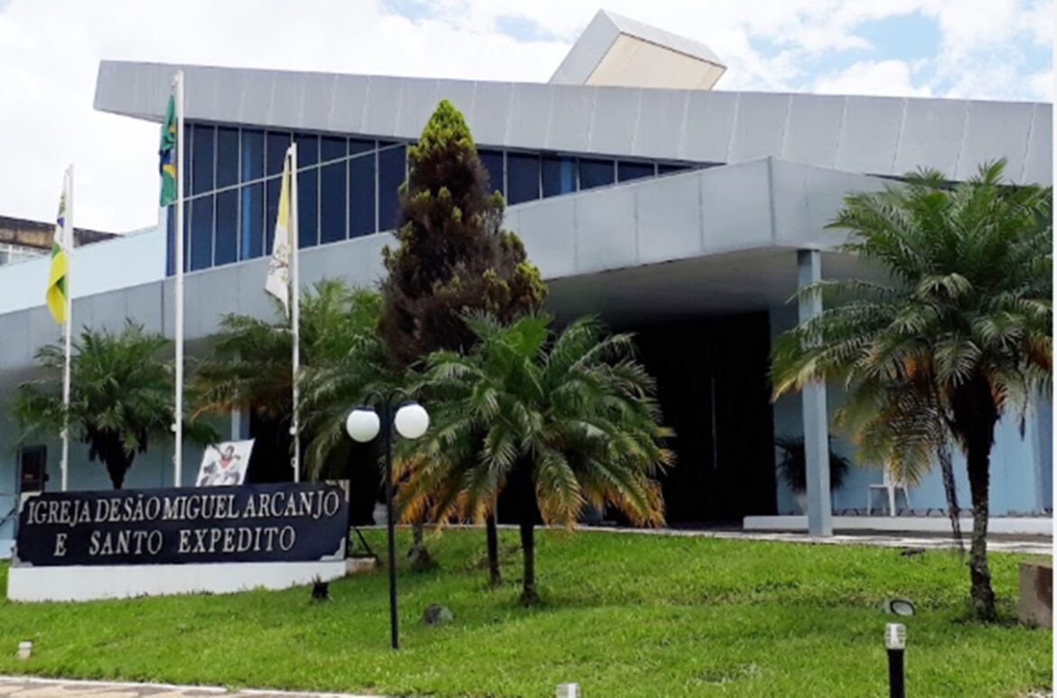 secretario-de-capelania-militar-enchia-bolsos-com-dinheiro-de-dizimo