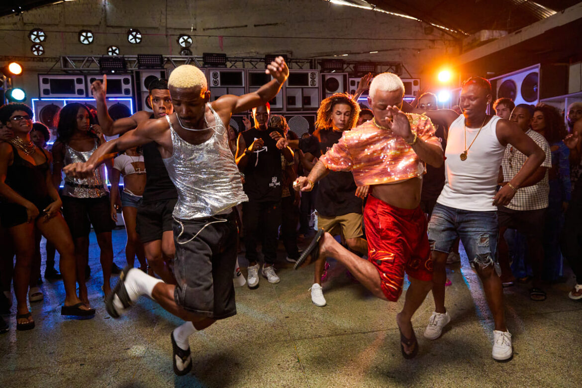 rabanne-exalta-ritmos-e-povo-do-rio-de-janeiro-em-nova-campanha