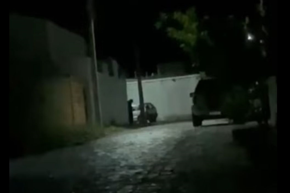 “senhor-das-trevas”-apavora-moradores-com-aparicoes.-veja-video