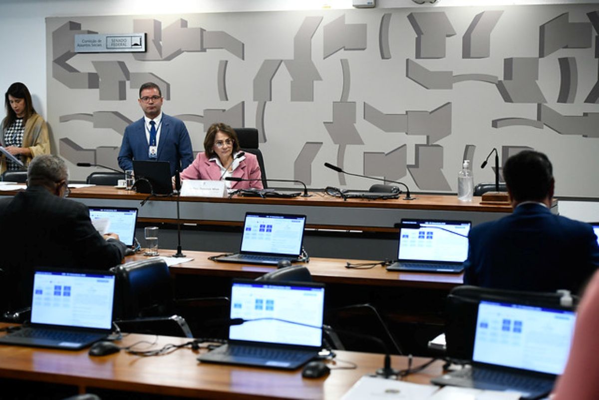 inss:-comissao-do-senado-aprova-convites-para-ouvir-pf,-agu-e-cgu