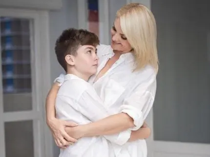 Nada de pajem: filho de Ana Hickmann pede para levar a mãe ao altar
