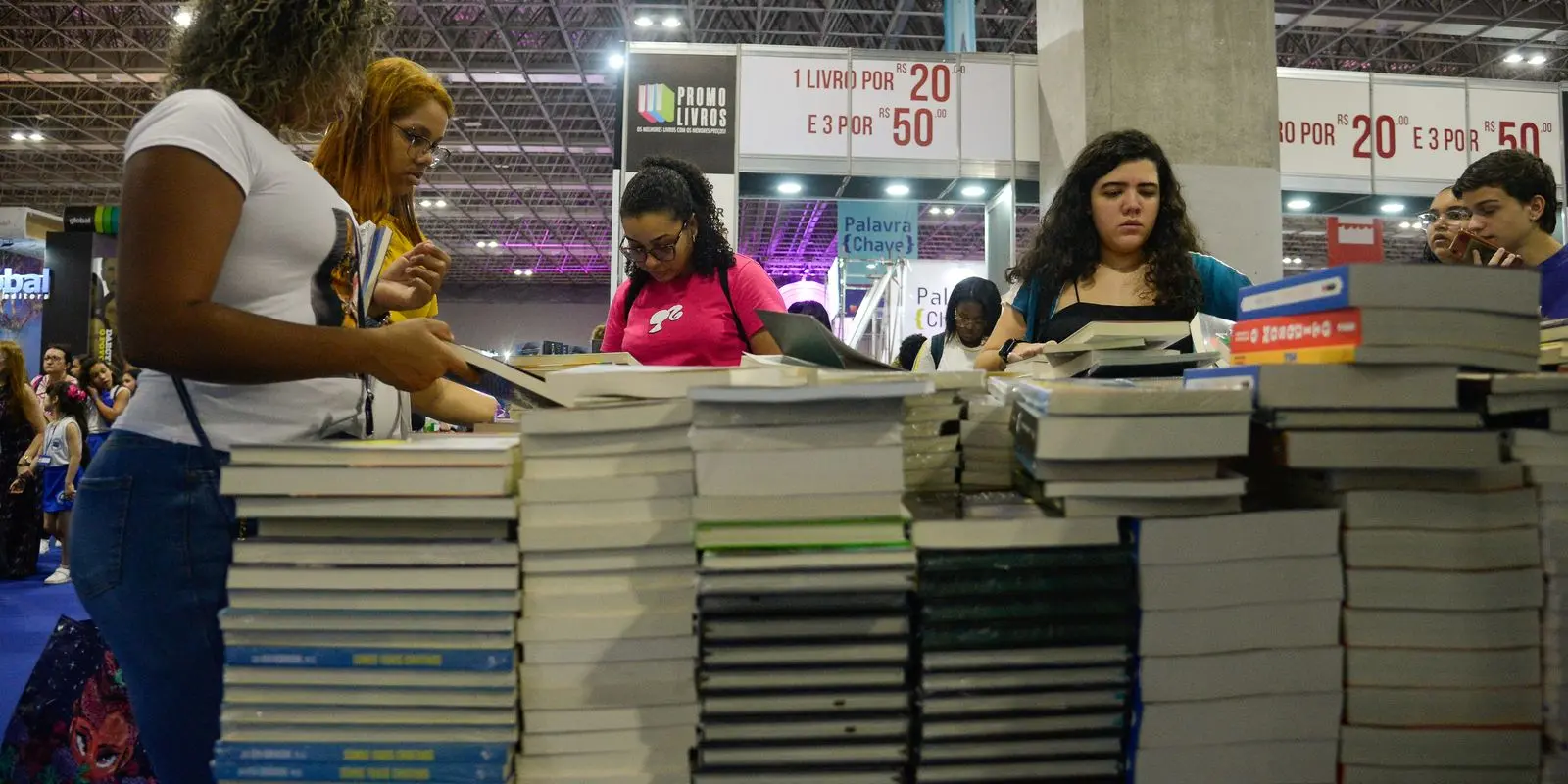 Faturamento de editoras de livros cresce menos que inflação em 2024