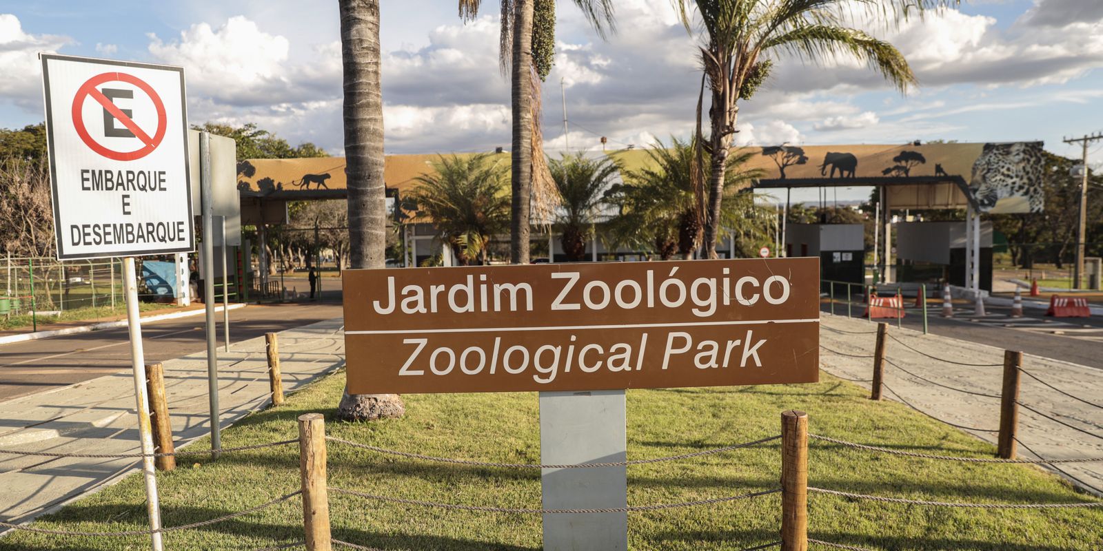 Zoológico de Brasília é fechado após suspeita de gripe aviária Zoológico de Brasília é fechado após suspeita de gripe aviária