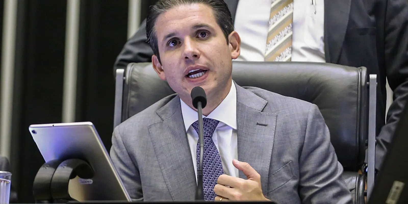 Motta diz que decisão sobre aumento do IOF sai ainda hoje
