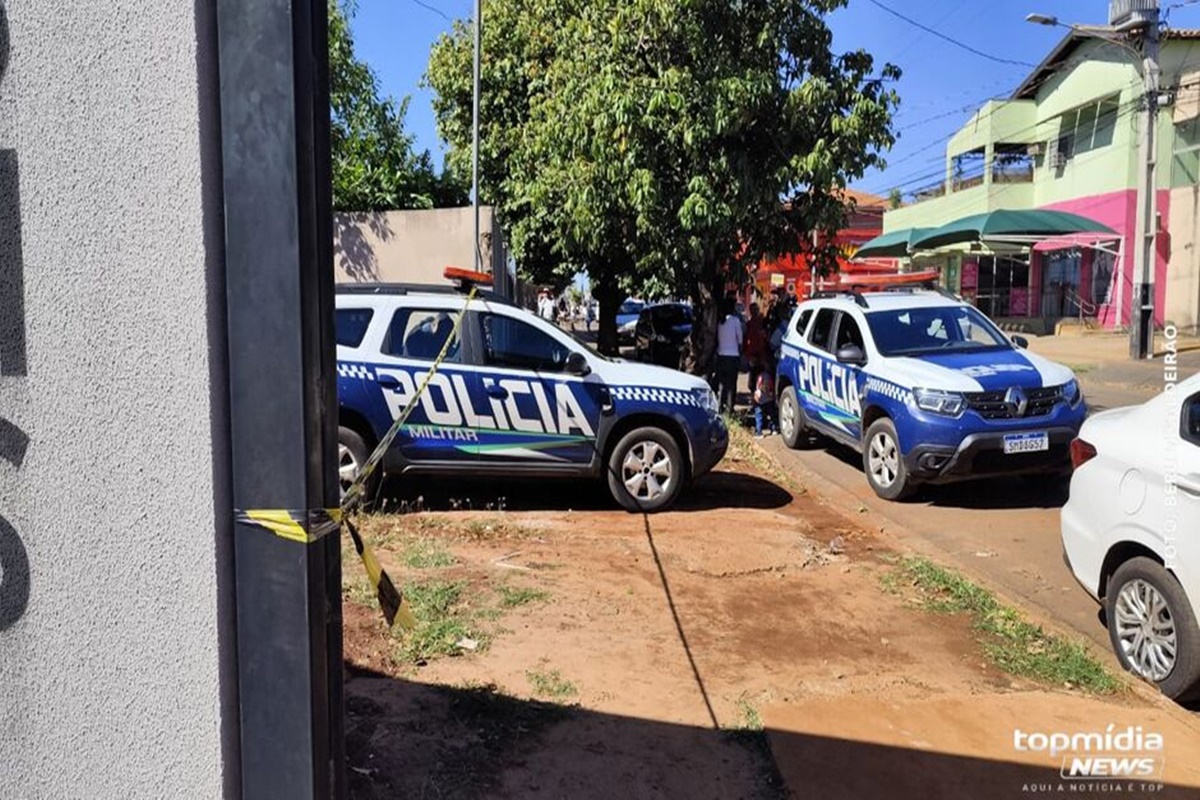 video:-homem-baleado-na-cabeca-e-socorrido-por-amigos-em-cuiaba