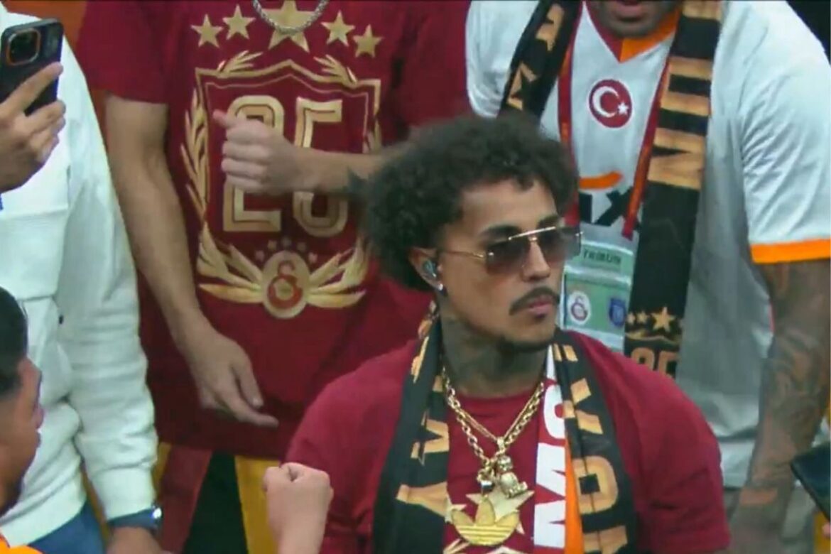 video:-mc-livinho-canta-na-festa-do-titulo-do-galatasaray