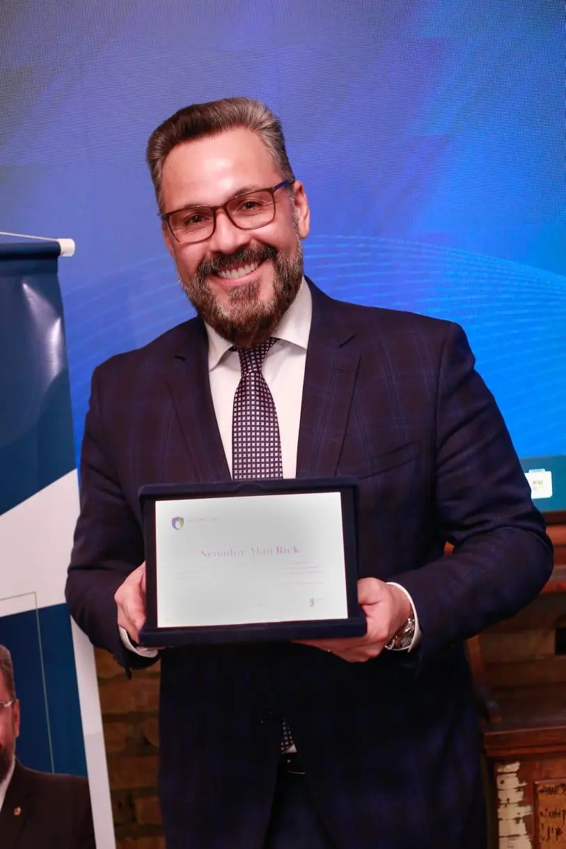 Senador Alan Rick é homenageado em São Paulo como um dos principais defensores do saneamento no Brasil