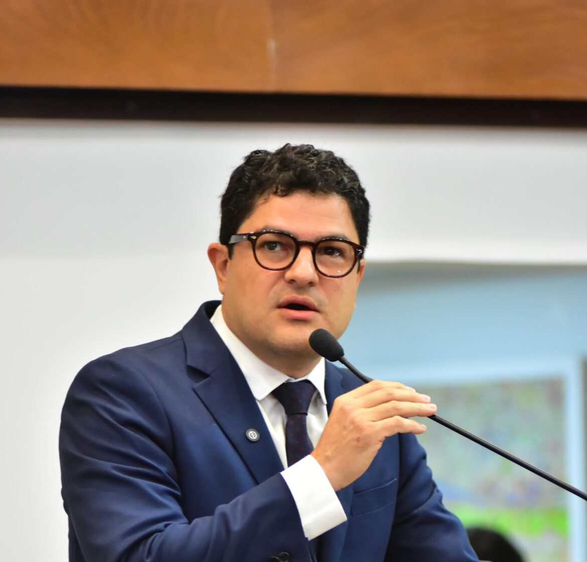 o deputado explicou o motivo de sua decisão e disse que dialogou com seu grupo sobre a saída da base