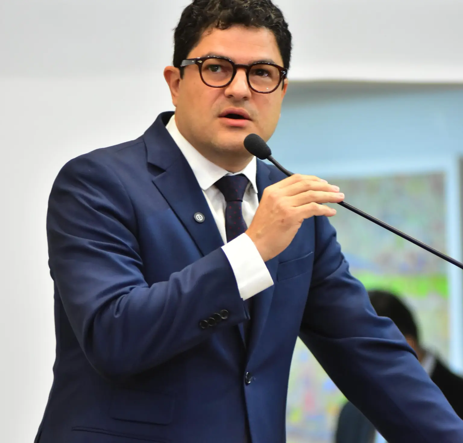 o deputado explicou o motivo de sua decisão e disse que dialogou com seu grupo sobre a saída da base
