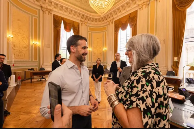 Servidora do TJAC encontra governador do RS e revisita obras feitas pelo pai em palácio histórico