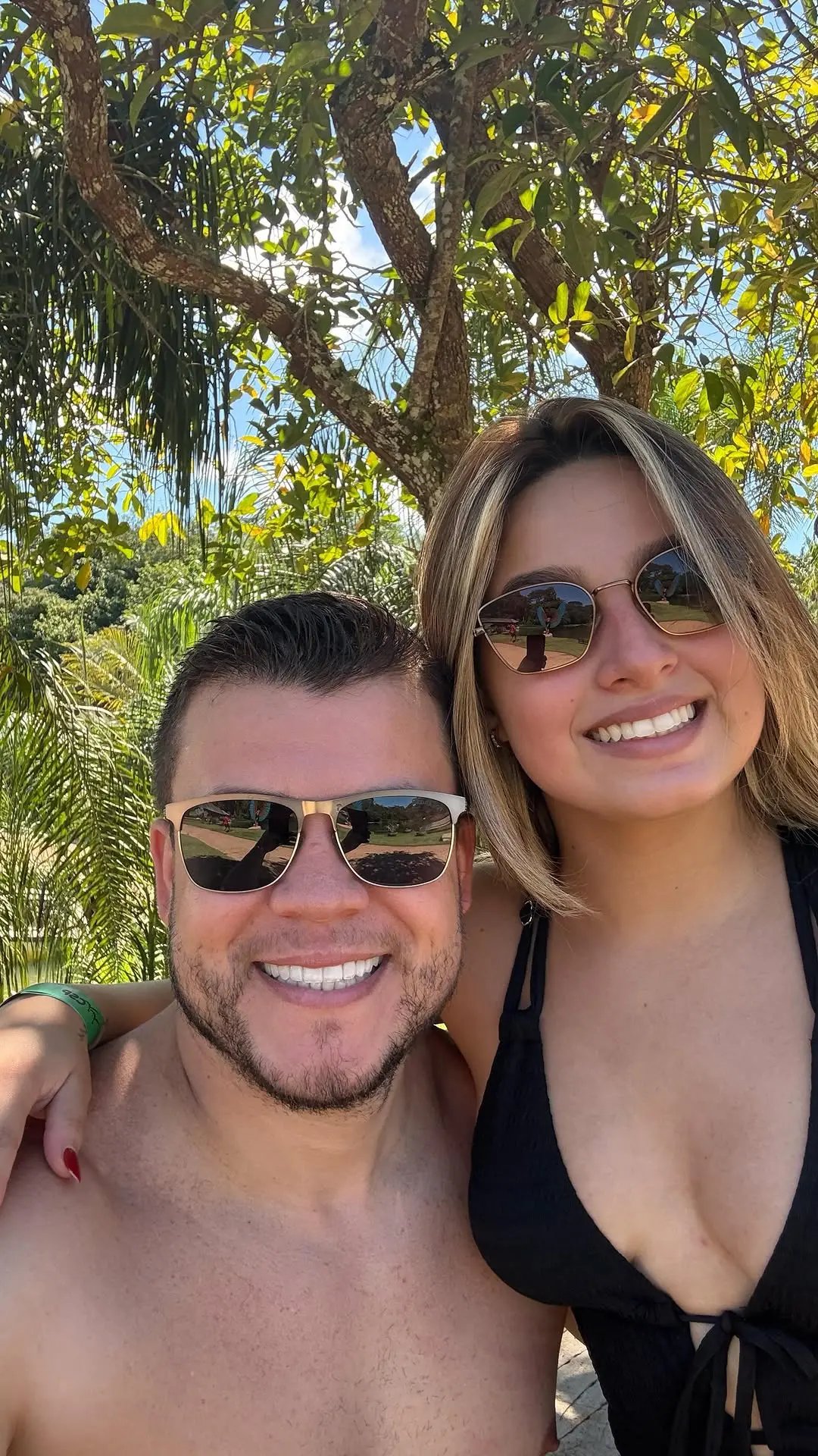 Influencer diz que restaurantes de Brasiléia não são limpos e tem esgoto na entrada