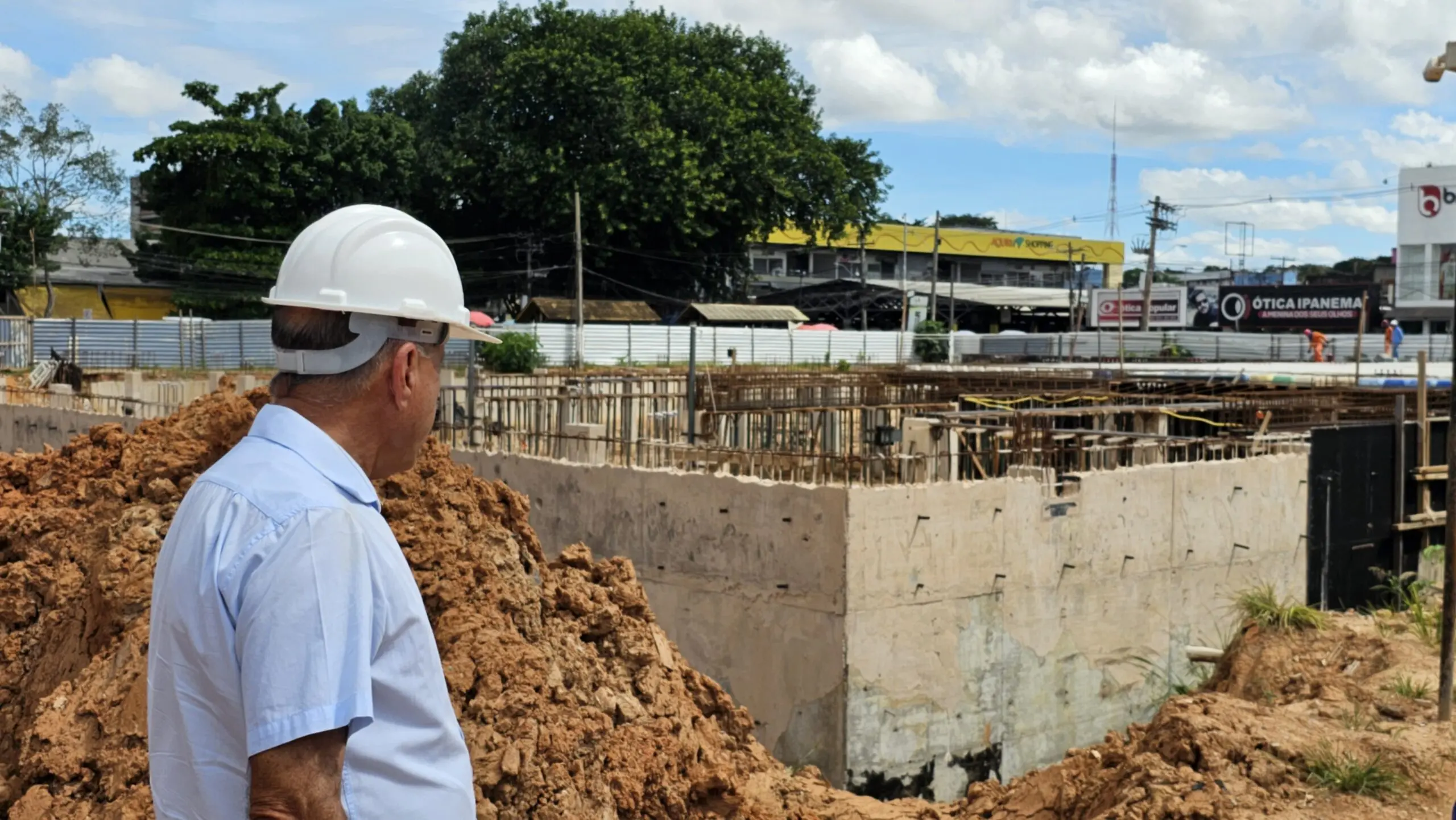 Bocalom visita obras do Mercado Elias Mansour e diz que inauguração vai ‘marcar a história’ de Rio Branco