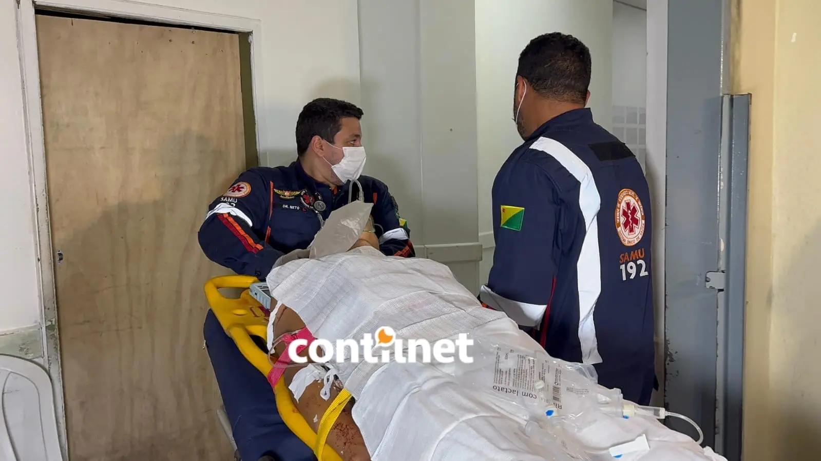 Criminosos invadem residência e deixam duas pessoas feridas a tiros em Rio Branco