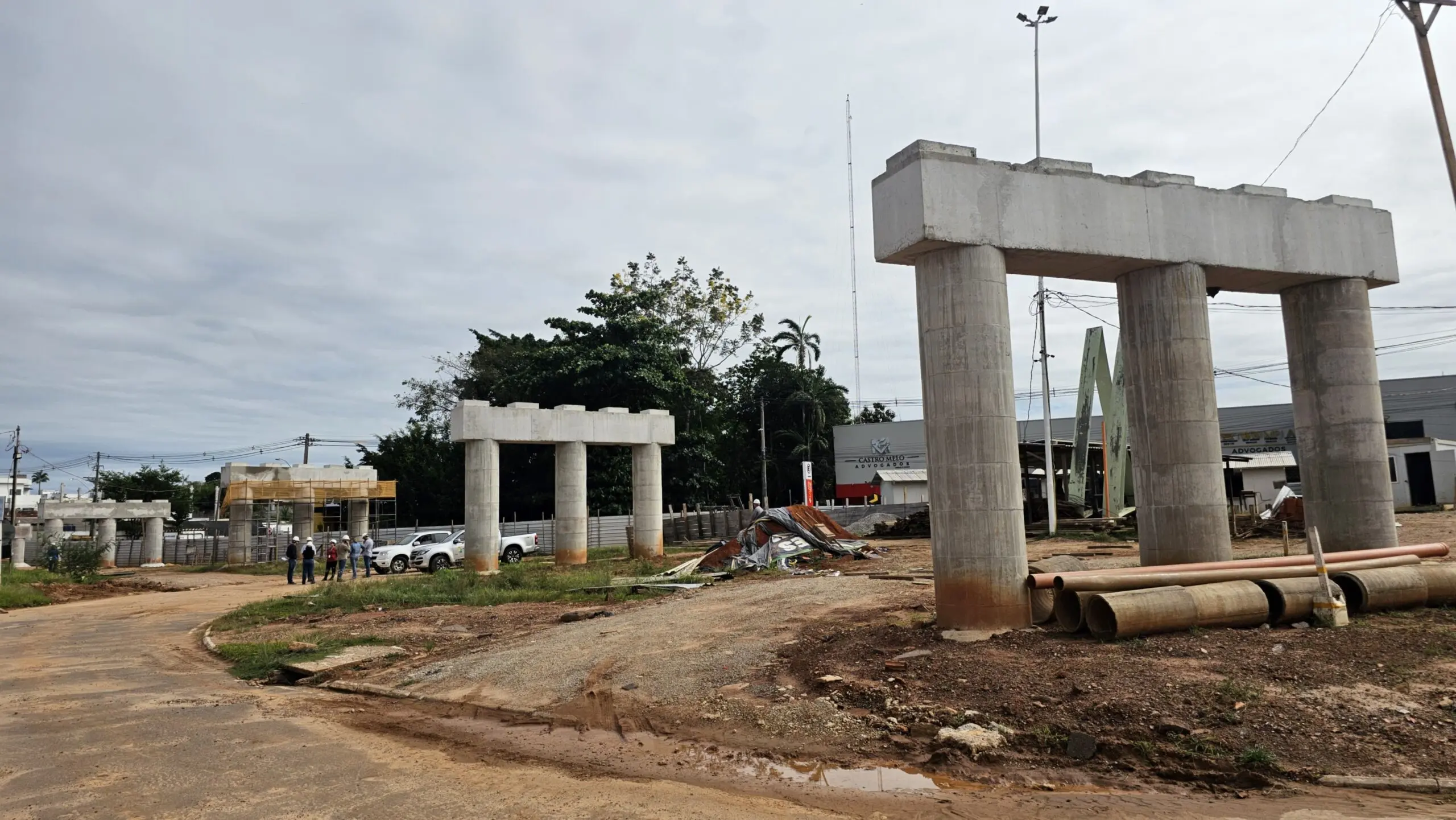 Obras do viaduto da AABB aguardam peças metálicas para serem concluídas em outubro