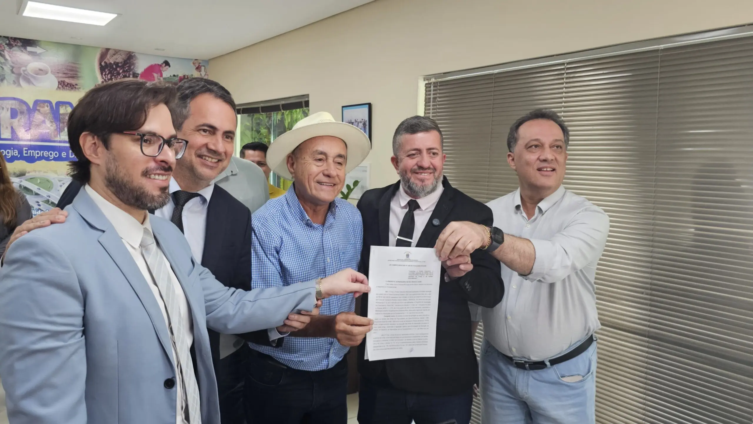 Bocalom diz que metade da frota de ônibus de Rio Branco será renovada com PAC do Governo Lula
