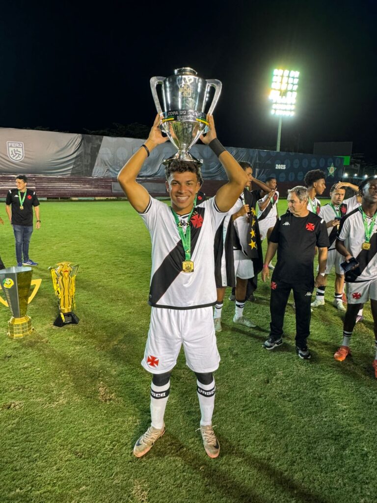Promessa do Acre, Emanuel Ribeiro brilha e é campeão da Copa do Brasil Sub-17 pelo Vasco