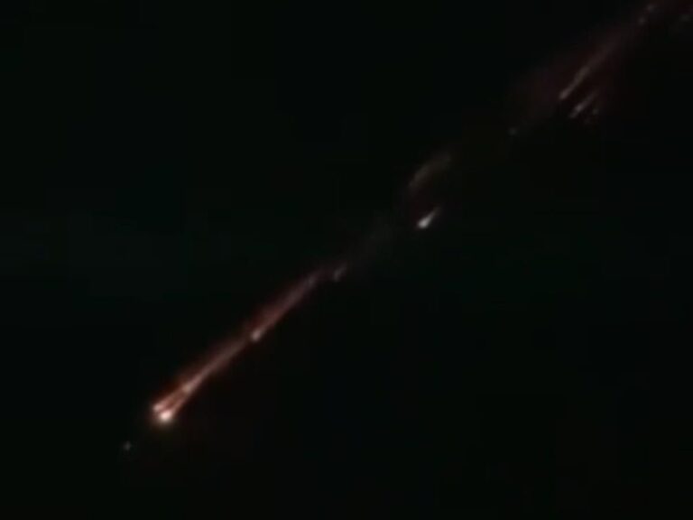 Meteoro? Objeto luminoso rasga o céu em chamas e causa alvoroço nas redes
