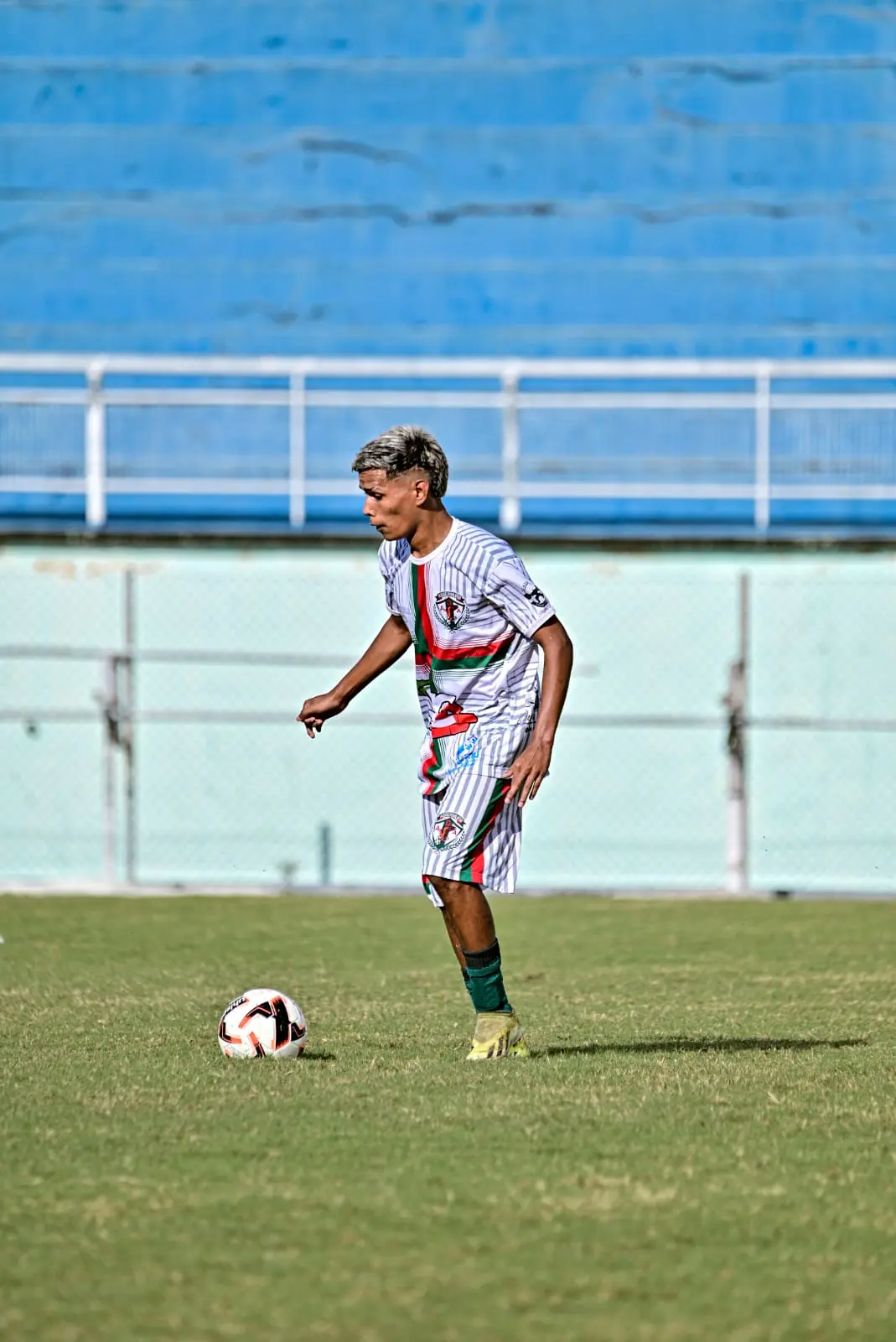 Aos 18 anos, ‘Gabi gol’ de Sena Madureira vai atuar no futebol de Rondônia