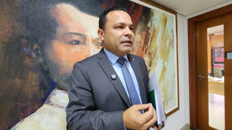 Deputado propõe frente parlamentar em apoio aos acreanos que estudam Medicina no exterior