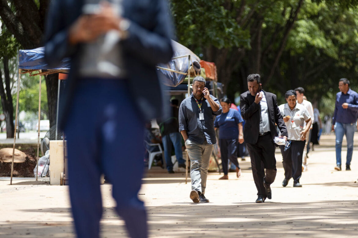 servidores-agora-querem-que-governo-reajuste-valor-das-diarias