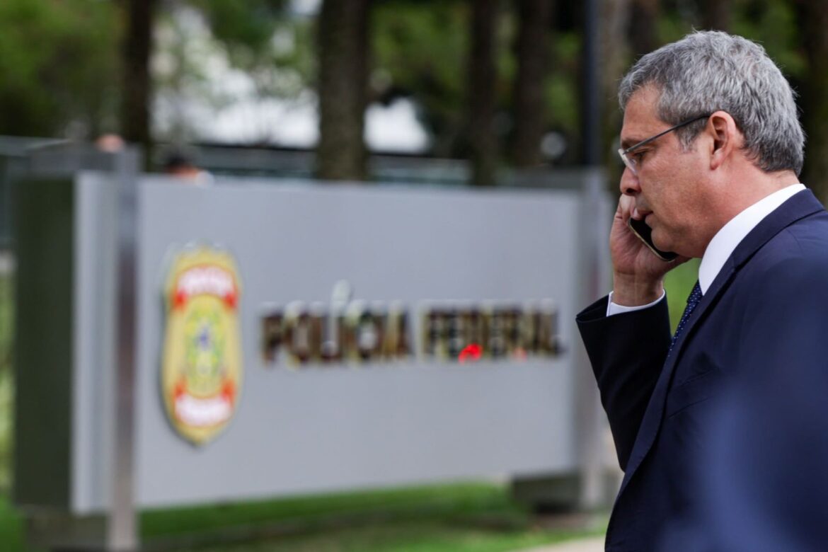 ala-do-governo-ve-“tiro-no-pe”-em-acao-de-lider-do-pt-contra-eduardo