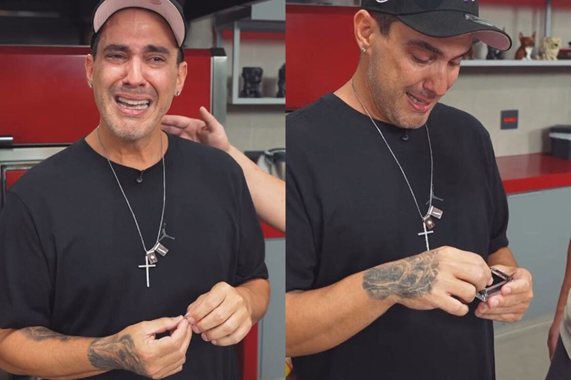 andre-marques-se-emociona-com-joias-feitas-com-cinzas-de-sua-cachorra