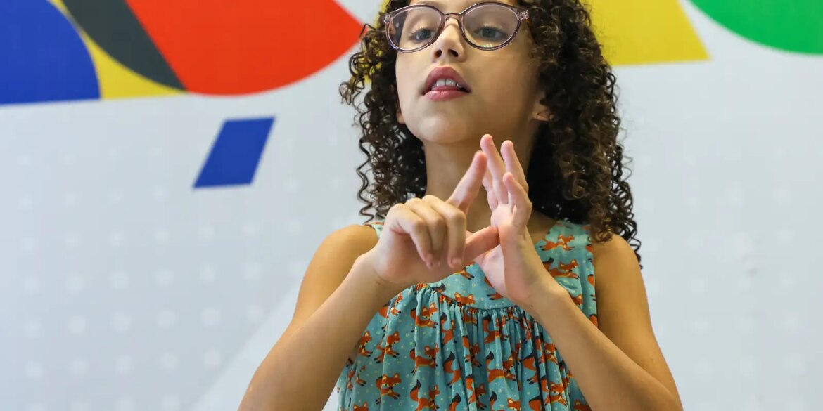 enem:-publicado-o-edital-em-libras-destinado-a-pessoas-com-deficiencia