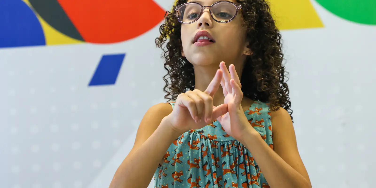 enem:-publicado-o-edital-em-libras-destinado-a-pessoas-com-deficiencia