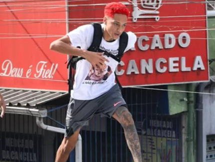 Oruam se pronuncia após subir em ônibus na porta de presídio e causar tumulto