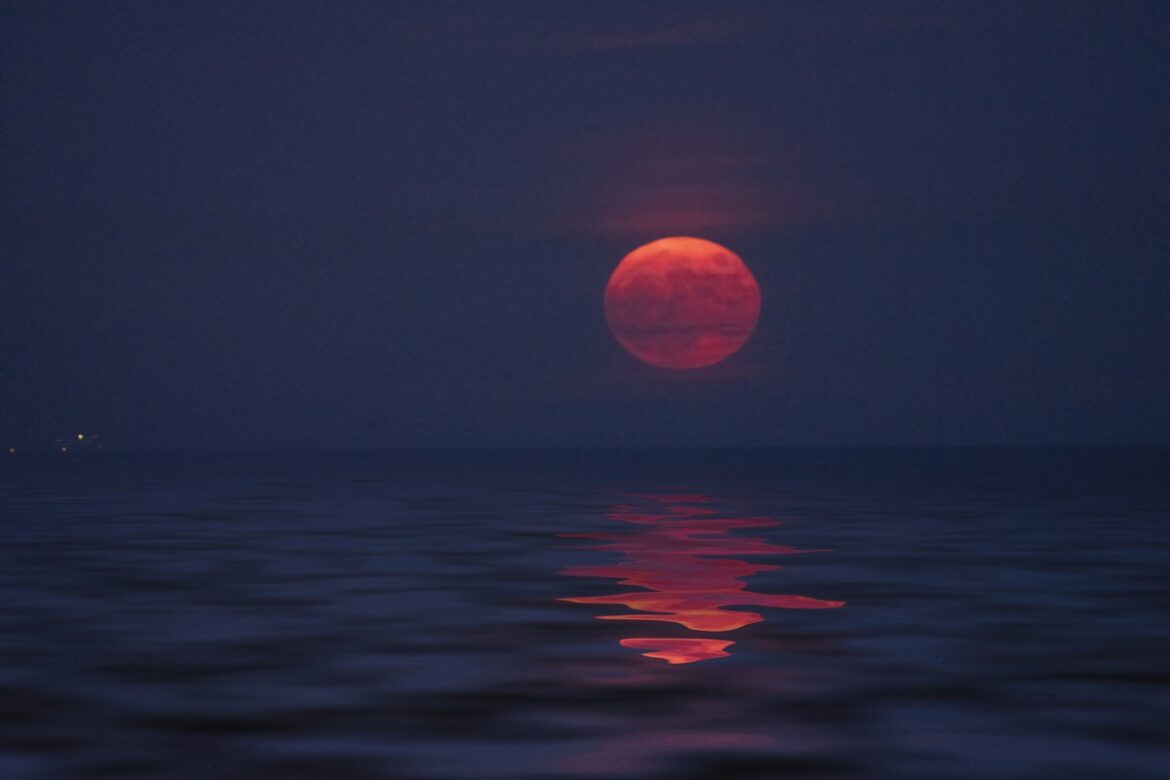 lua-cheia-de-junho-sera-a-mais-baixa-no-ceu-em-decadas.-entenda