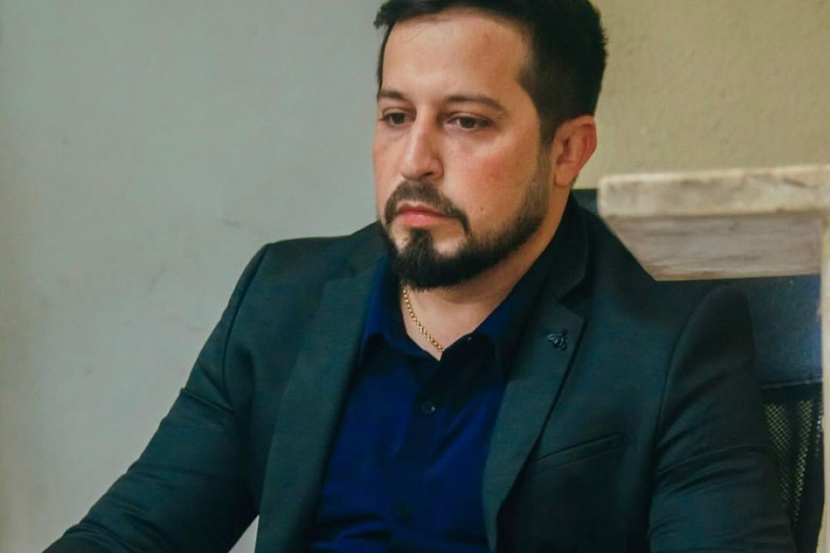 empresario-ironiza-ferida-de-jornalista-que-mandou-agredir:-“beijinho”