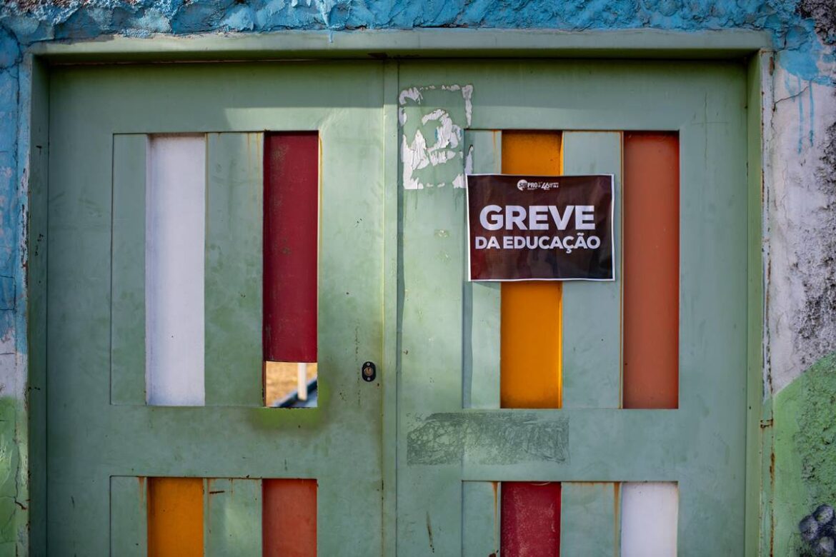 escolas-publicas-amanhecem-fechadas-no-3o-dia-de-greve-dos-professores