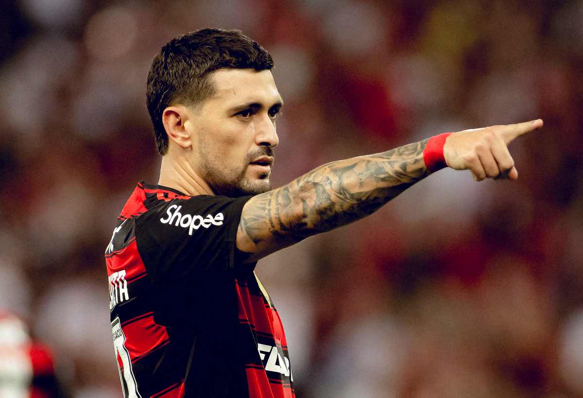 jornal-espanhol-faz-alerta-sobre-arrascaeta-antes-de-mundial-da-fifa