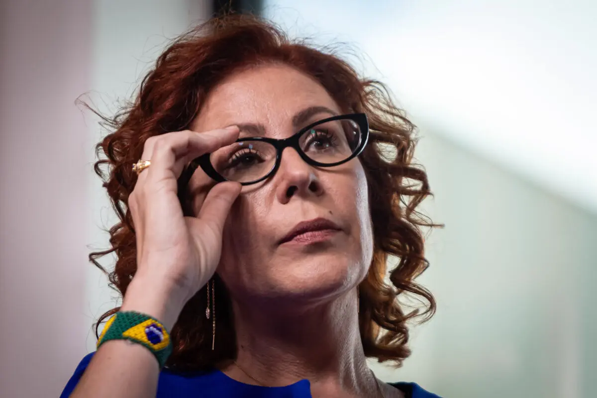 pf-pede-inclusao-de-carla-zambelli-na-lista-de-procurados-da-interpol