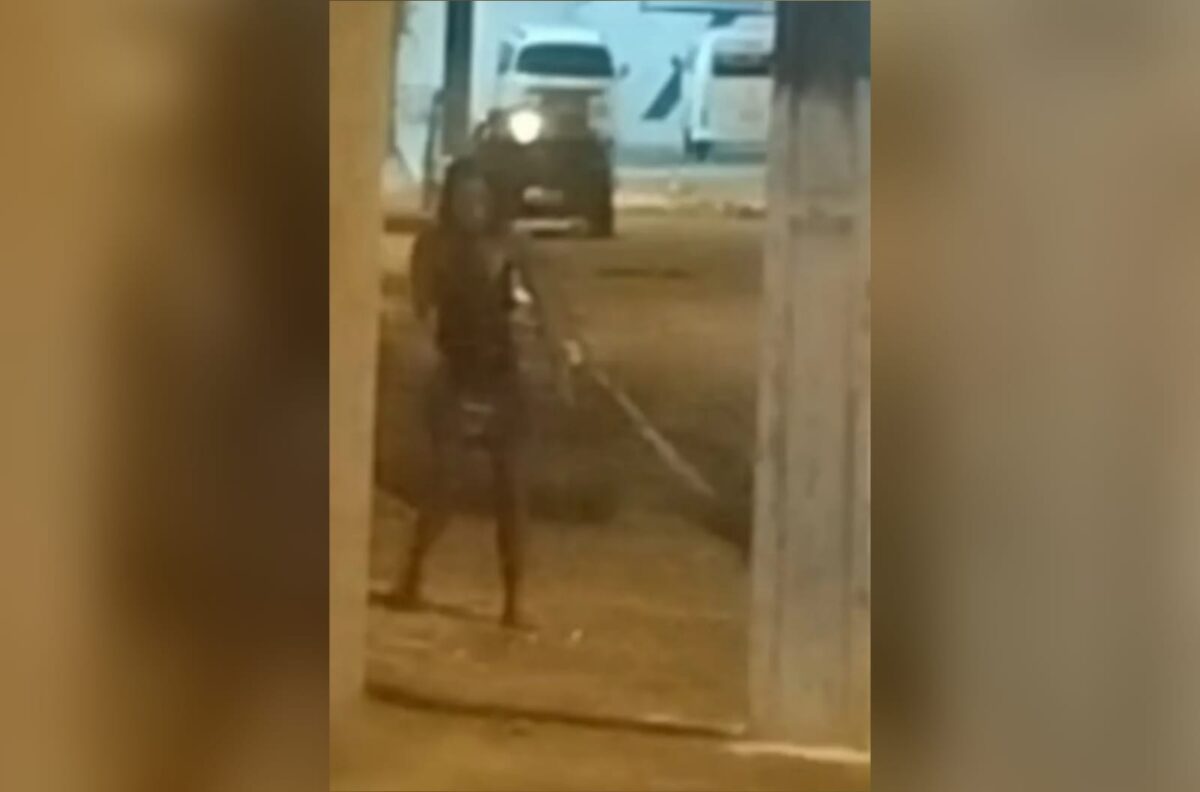 video.-pm-esfaqueia-esposa-e-vitima-pede-socorro-na-rua