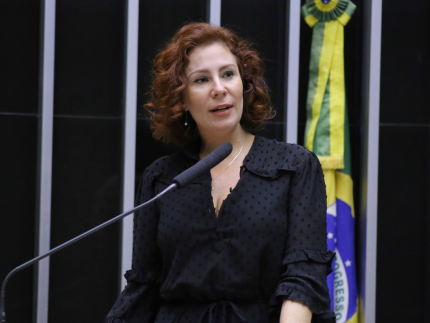Carla Zambelli desembarca na Itália antes de entrar na lista da Interpol, diz site