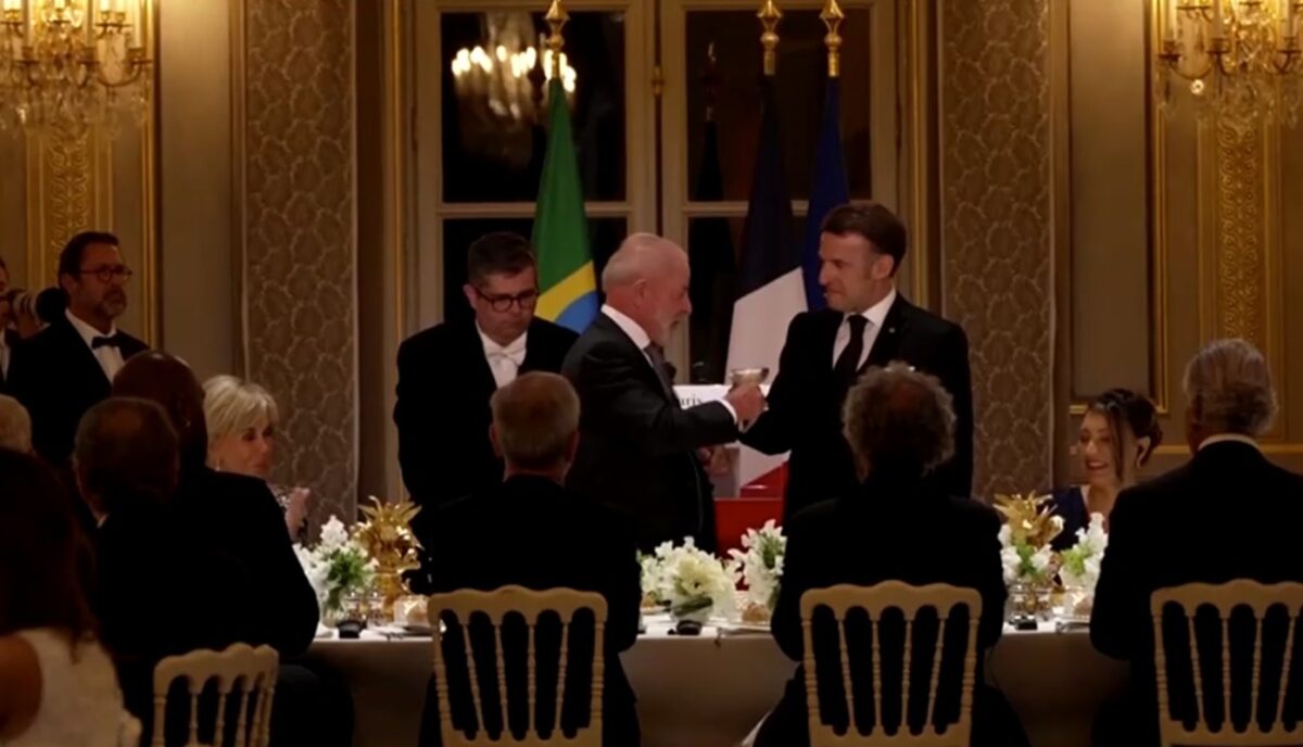 jantar-de-lula-e-macron-teve-brinde,-musica-de-gusttavo-lima-e-caviar