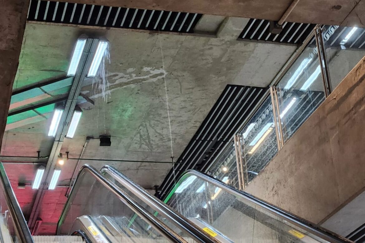 estacao-da-linha-2-verde-tem-infiltracao-no-teto-apos-fortes-chuvas