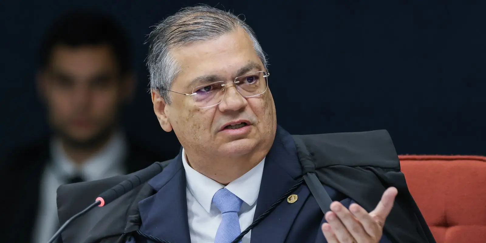 Dino suspende multa de R$ 1 milhão por dia contra professores do DF