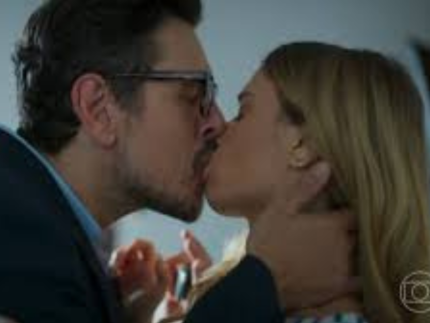 e-permitido-namorar-o-chefe-ou-colega-de-trabalho?-especialista-explica