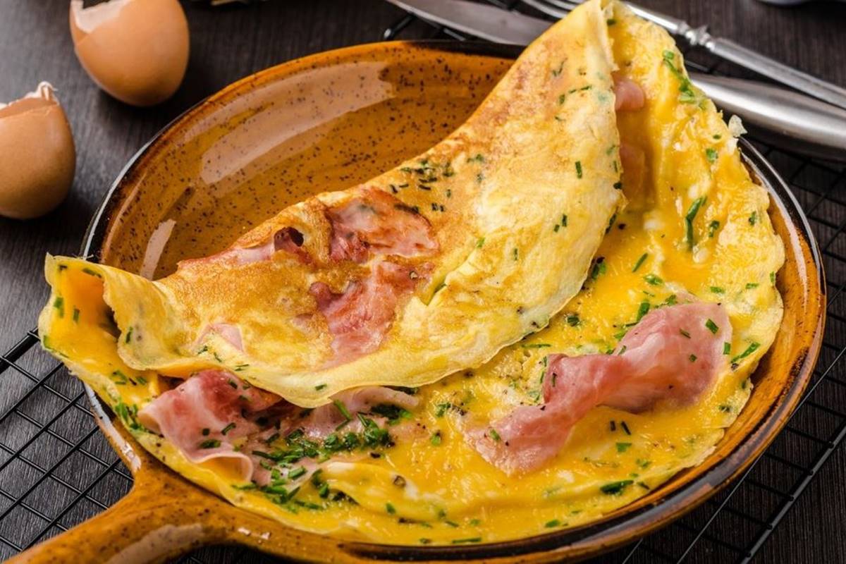 omelete-de-micro-ondas-nao-leva-oleo-e-fica-pronta-em-5-minutos