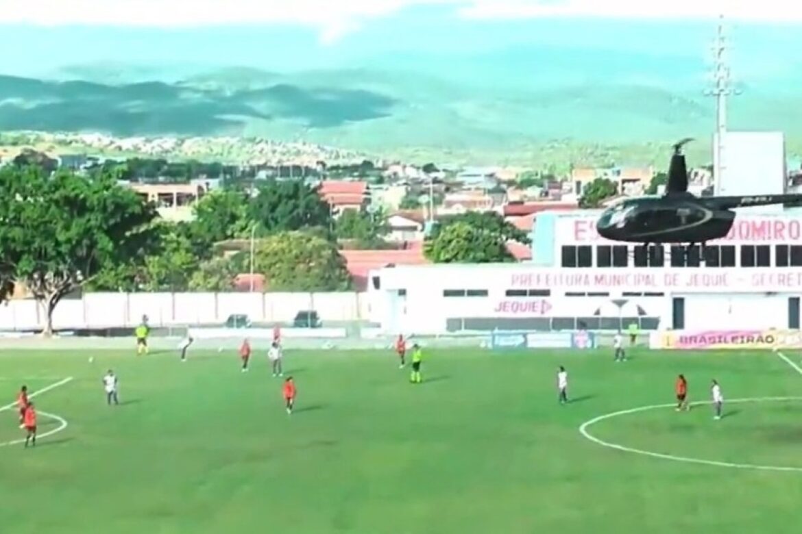 video:-helicoptero-invade-gramado-durante-jogo-do-brasileirao-feminino