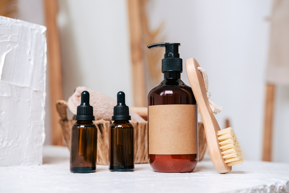 cleansing-oil:-expert-revela-tudo-sobre-produto-para-remocao-da-make