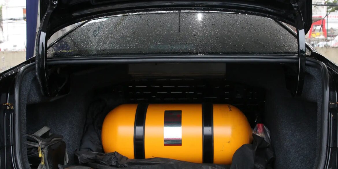 explosao-em-posto-de-gasolina-mata-um-homem-e-fere-outro-no-rio