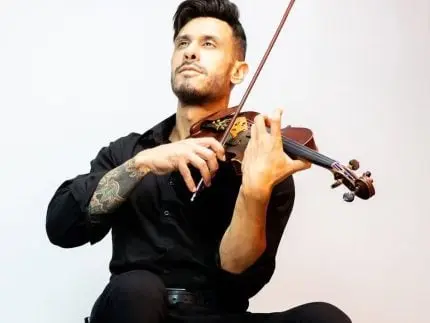 Saiba quem foi Douglas Mendes, o violinista que tocou com Gusttavo Lima e encantou o Brasil