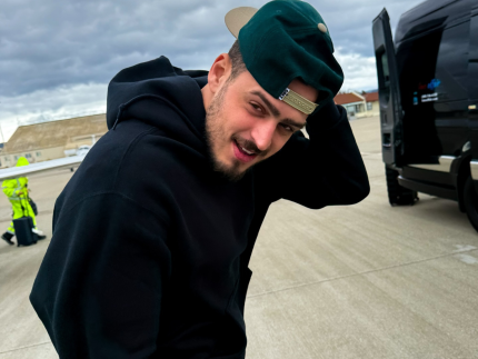 Jon Vlogs é preso com amigos após confusão em balada na Croácia